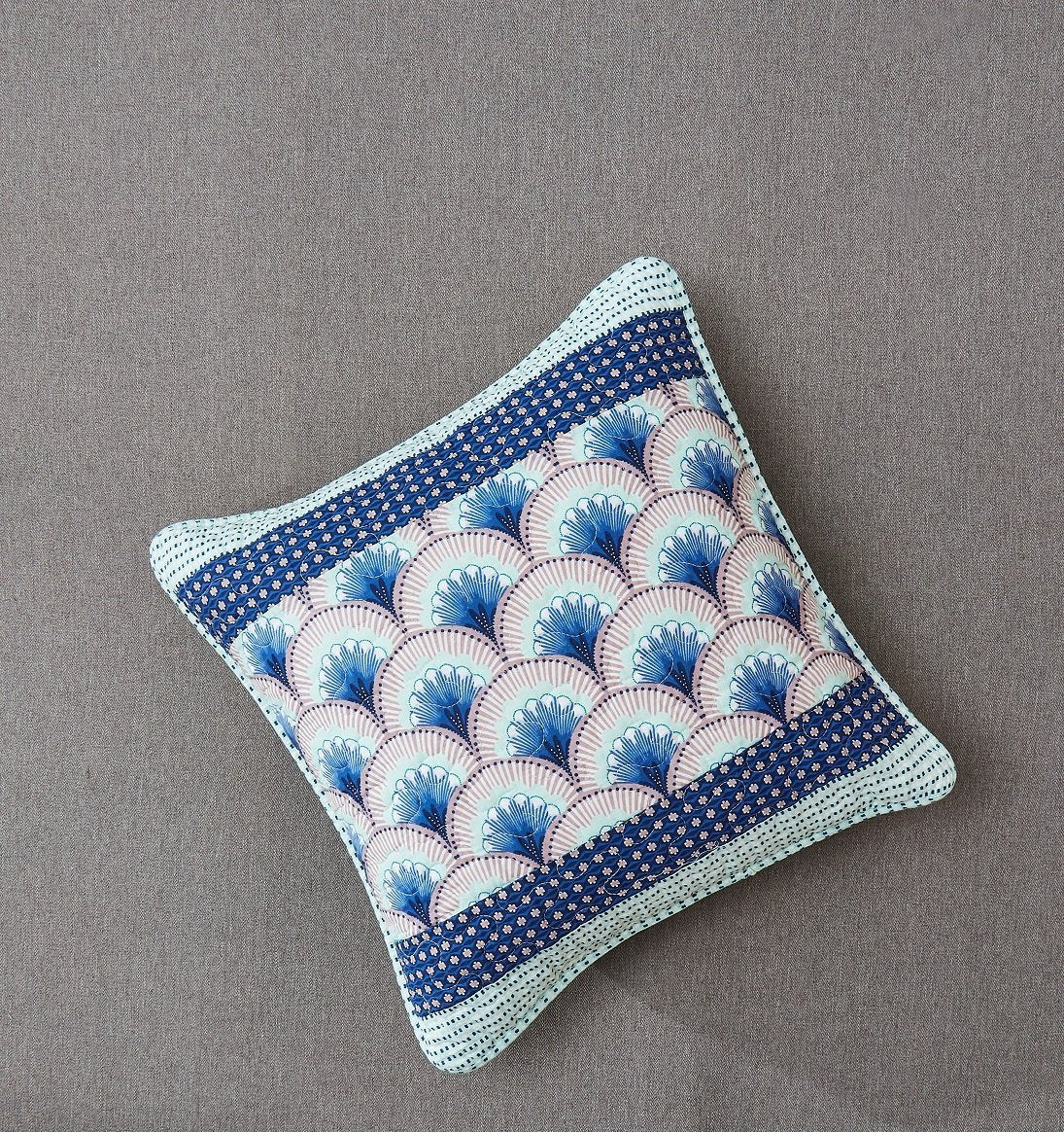DaDa Bedding Set of 2-Pieces Mediterranean Fans Waves Minty Blue Throw